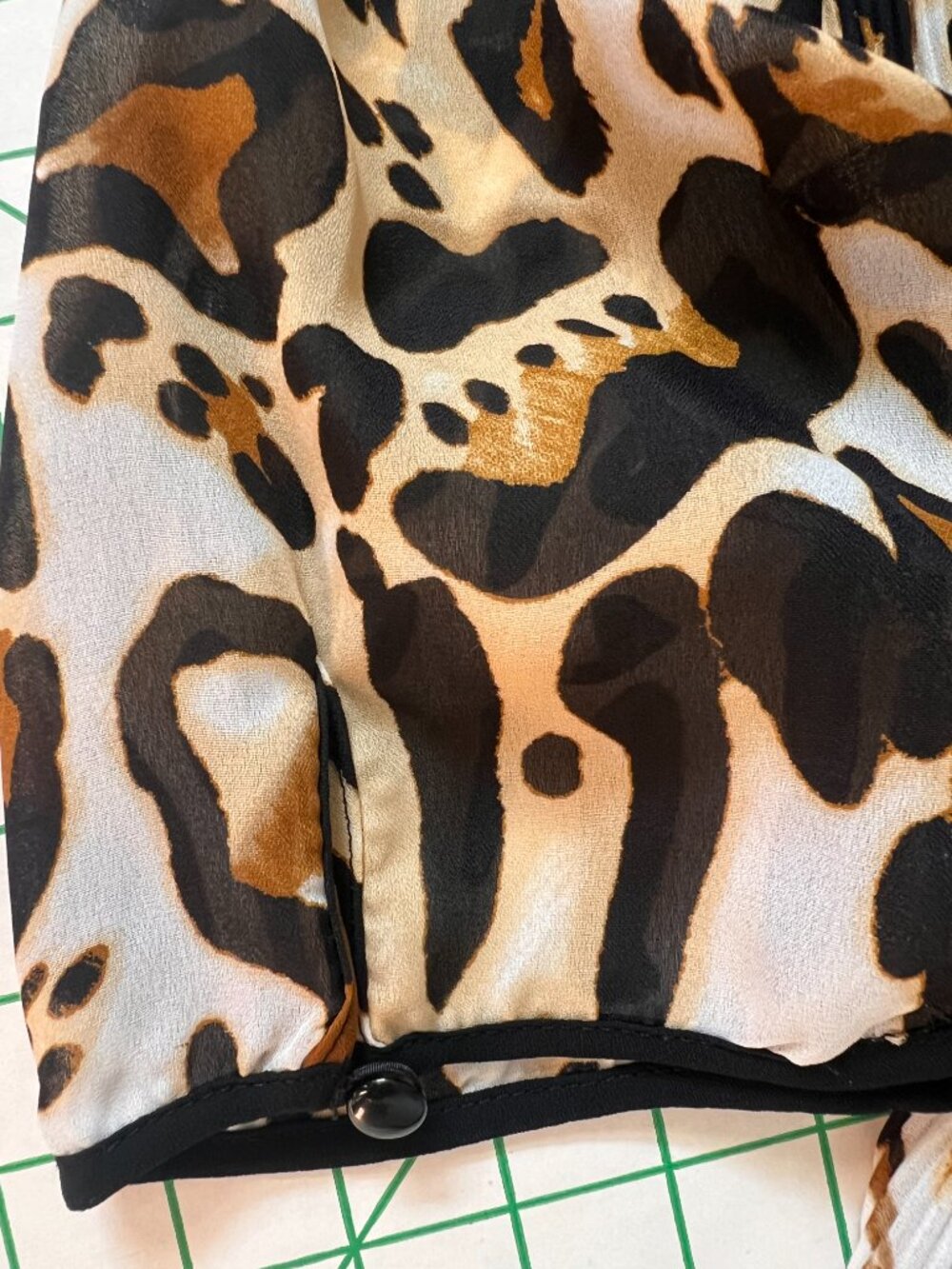 Essentials by Milano Leopard Print Pleated Sheer Blouse Square Neck 3X Plus - Picture 7 of 10